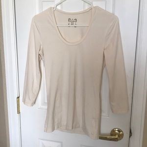 3/4 sleeve slighted fitted top